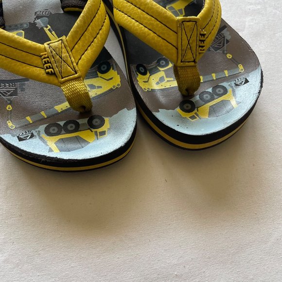Reef Construction Truck Flip Flop Sandals size 11/12 - Picture 5 of 8